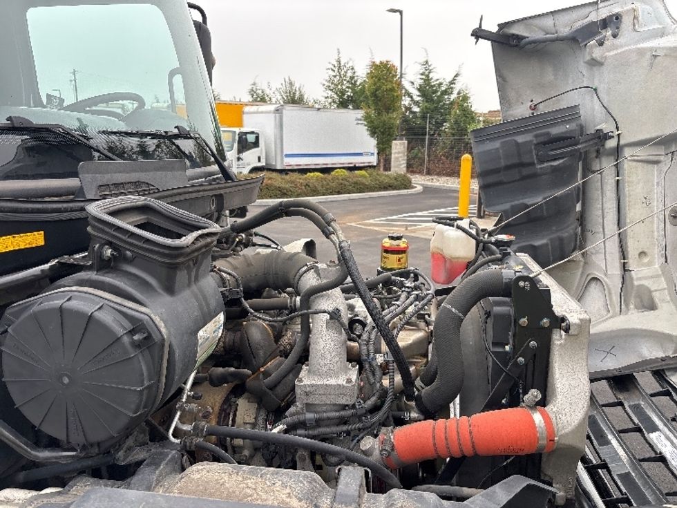 Medium Duty Box Truck-Light and Medium Duty Trucks-Hino-2016-338-Everett-WA-151,230\n\t\tmiles-$ 40,000 - Image 23