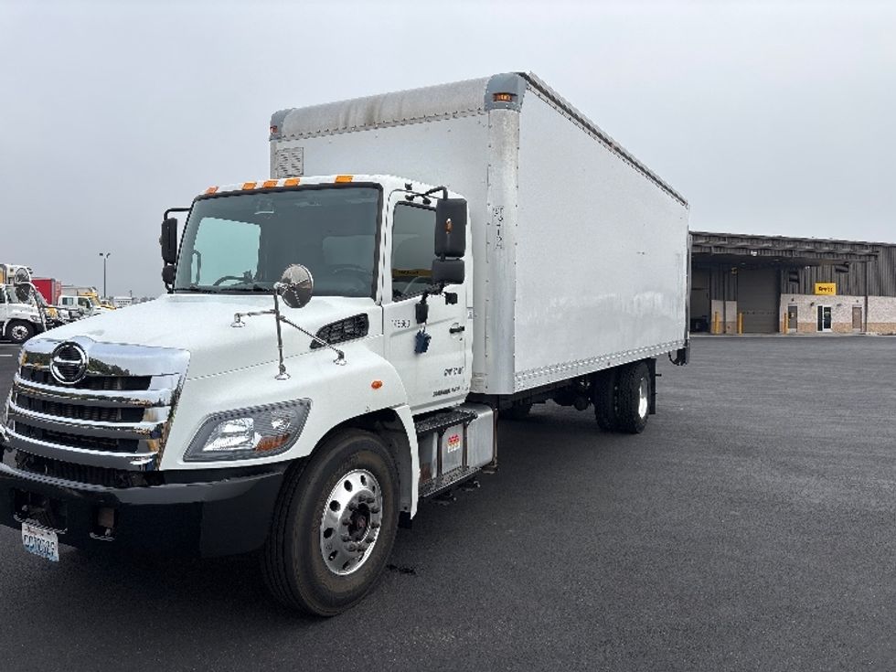 Medium Duty Box Truck-Light and Medium Duty Trucks-Hino-2016-338-Everett-WA-151,230\n\t\tmiles-$ 40,000 - Image 3