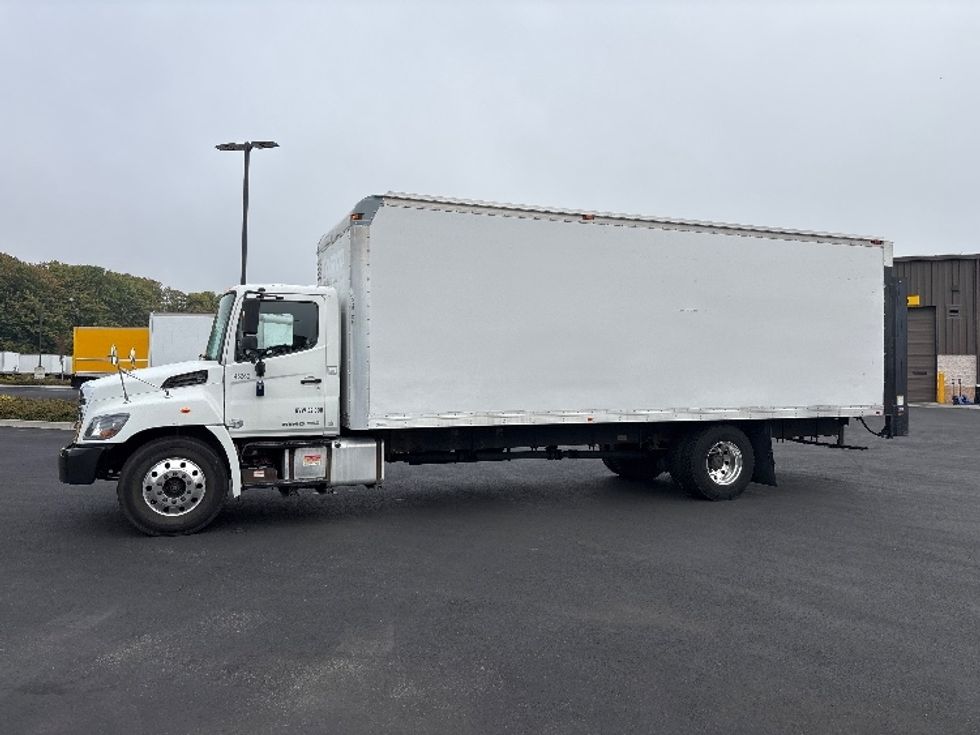Medium Duty Box Truck-Light and Medium Duty Trucks-Hino-2016-338-Everett-WA-151,230\n\t\tmiles-$ 40,000 - Image 4