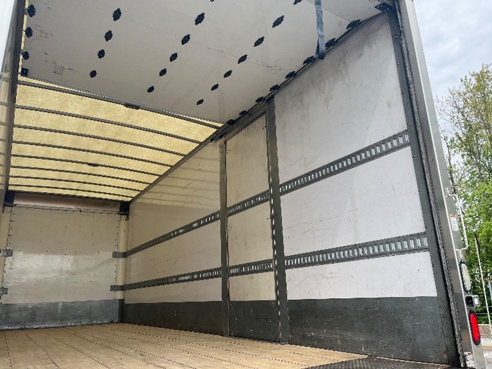Medium Duty Box Truck-Light and Medium Duty Trucks-Hino-2016-338-King Of Prussia-PA-96,303\n\t\tmiles-$ 43,000 - Image 12