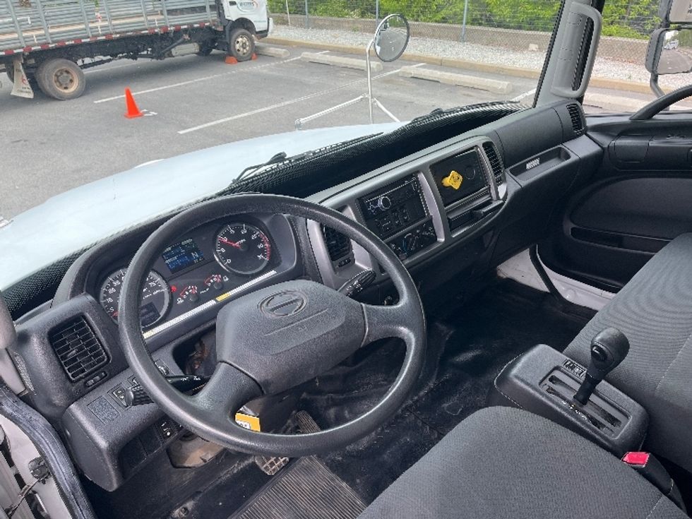Medium Duty Box Truck-Light and Medium Duty Trucks-Hino-2016-338-King Of Prussia-PA-96,303\n\t\tmiles-$ 43,000 - Image 14