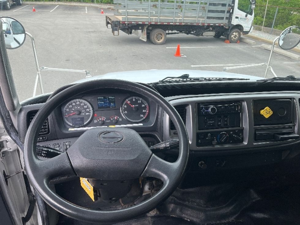 Medium Duty Box Truck-Light and Medium Duty Trucks-Hino-2016-338-King Of Prussia-PA-96,303\n\t\tmiles-$ 43,000 - Image 18