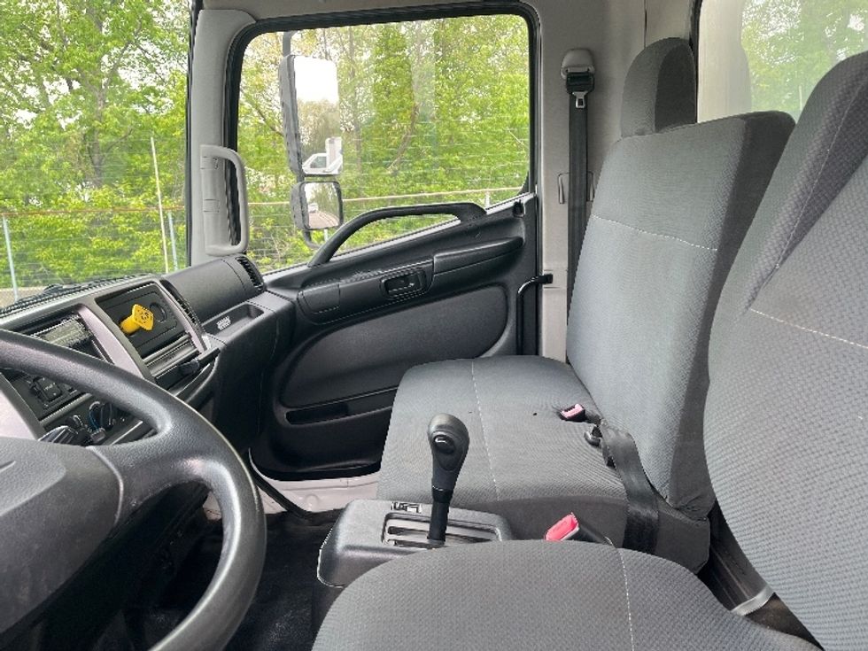 Medium Duty Box Truck-Light and Medium Duty Trucks-Hino-2016-338-King Of Prussia-PA-96,303\n\t\tmiles-$ 43,000 - Image 19