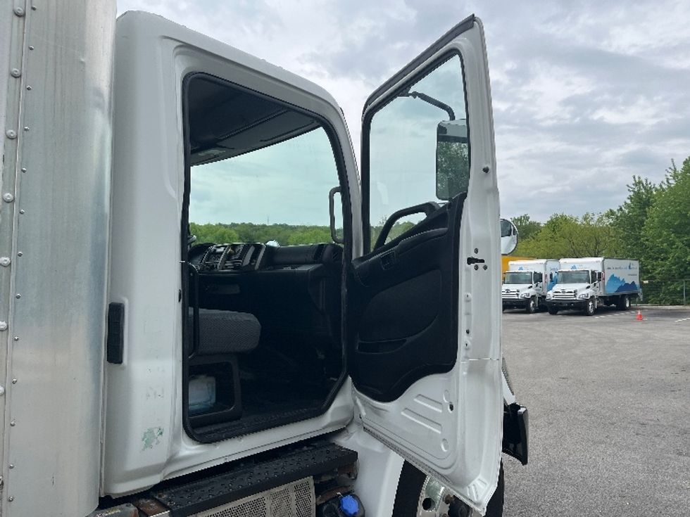 Medium Duty Box Truck-Light and Medium Duty Trucks-Hino-2016-338-King Of Prussia-PA-96,303\n\t\tmiles-$ 43,000 - Image 20