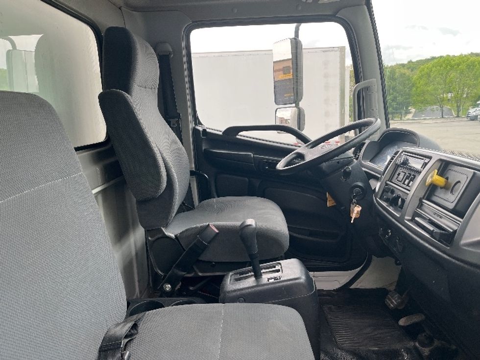 Medium Duty Box Truck-Light and Medium Duty Trucks-Hino-2016-338-King Of Prussia-PA-96,303\n\t\tmiles-$ 43,000 - Image 22
