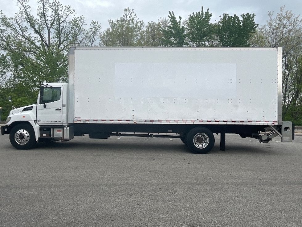 Medium Duty Box Truck-Light and Medium Duty Trucks-Hino-2016-338-King Of Prussia-PA-96,303\n\t\tmiles-$ 43,000 - Image 4
