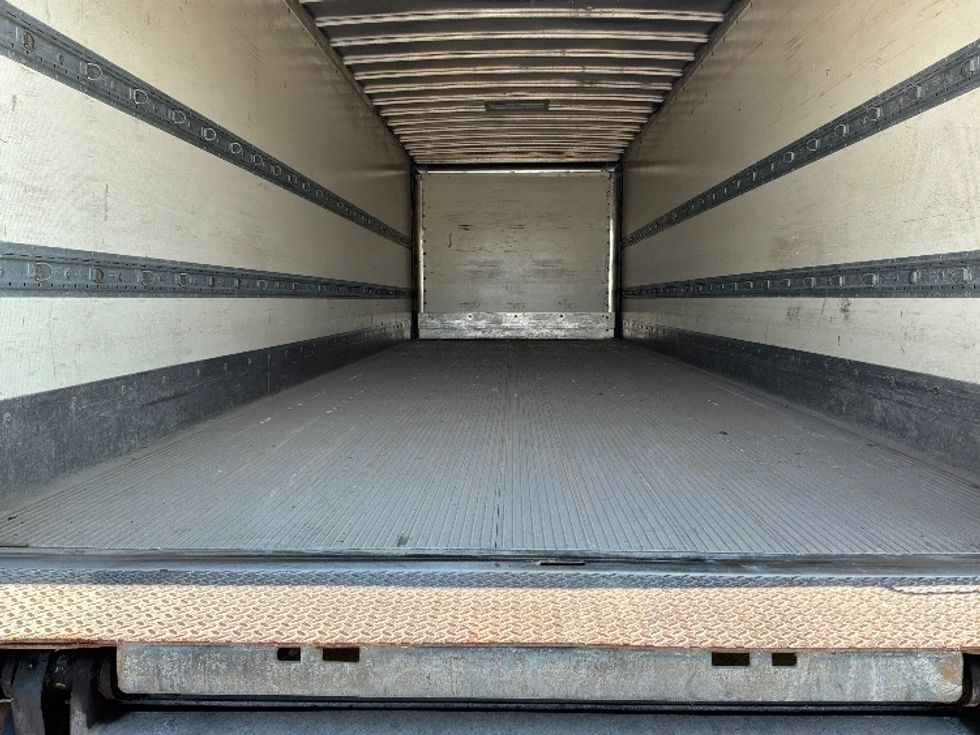 Medium Duty Box Truck-Light and Medium Duty Trucks-Hino-2016-338-Montreal-PQ-484,617\n\t\tkm-$ 15,000 - Image 10