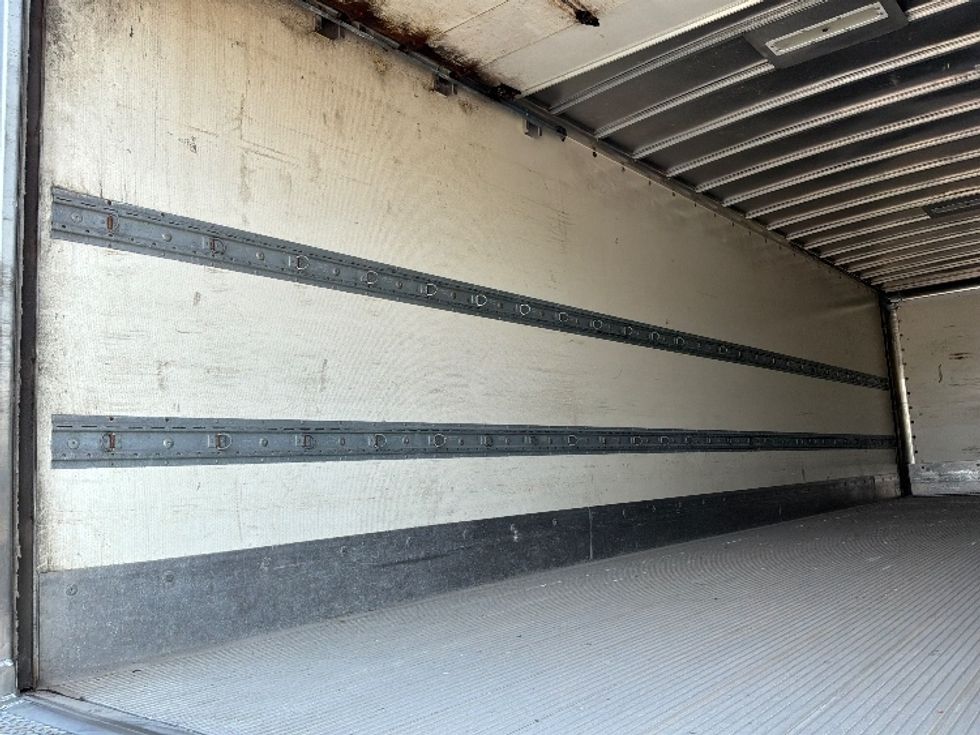 Medium Duty Box Truck-Light and Medium Duty Trucks-Hino-2016-338-Montreal-PQ-484,617\n\t\tkm-$ 15,000 - Image 11