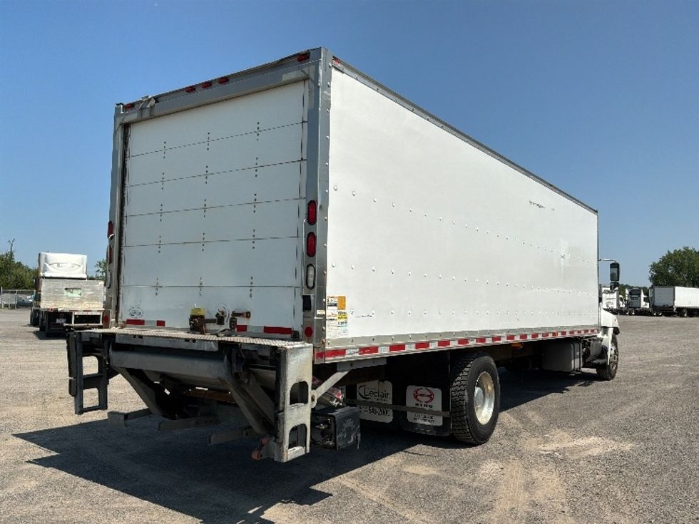 Medium Duty Box Truck-Light and Medium Duty Trucks-Hino-2016-338-Montreal-PQ-484,617\n\t\tkm-$ 15,000 - Image 13