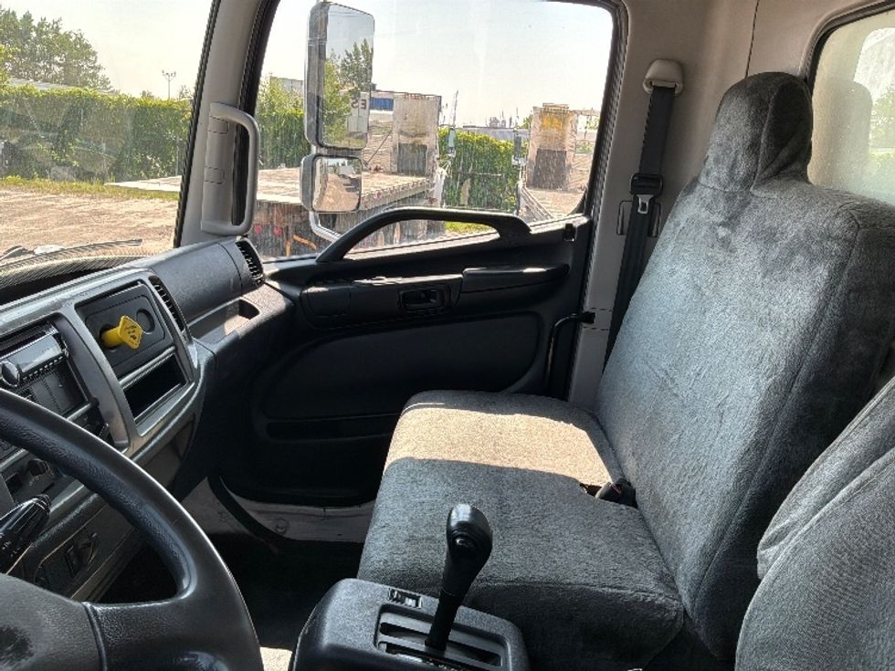 Medium Duty Box Truck-Light and Medium Duty Trucks-Hino-2016-338-Montreal-PQ-484,617\n\t\tkm-$ 15,000 - Image 19