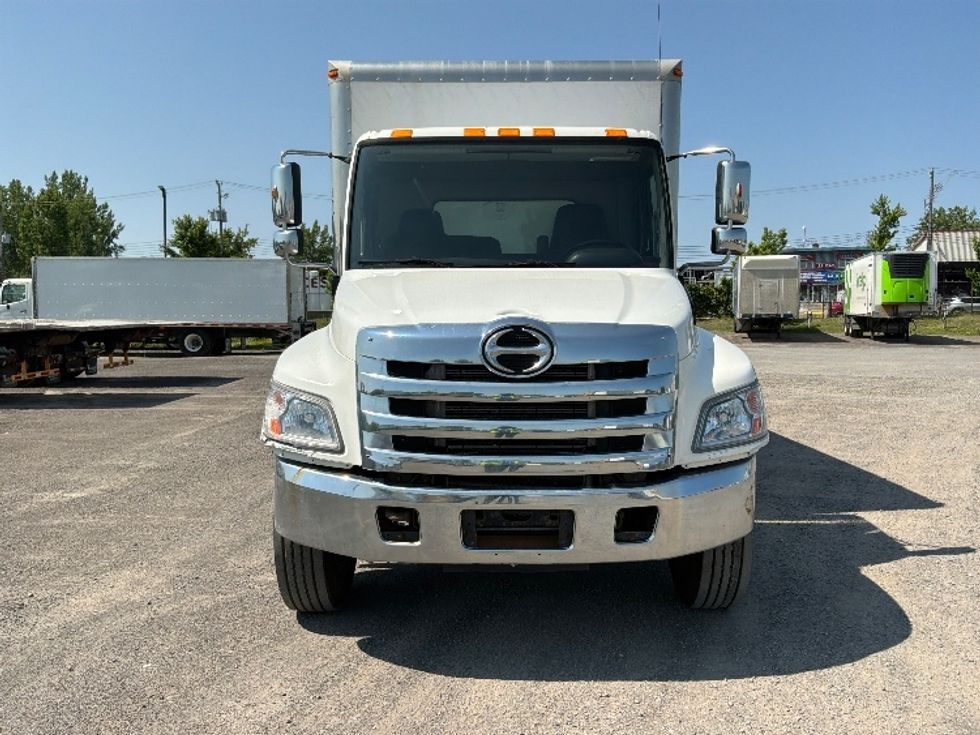 Medium Duty Box Truck-Light and Medium Duty Trucks-Hino-2016-338-Montreal-PQ-484,617\n\t\tkm-$ 15,000 - Image 2