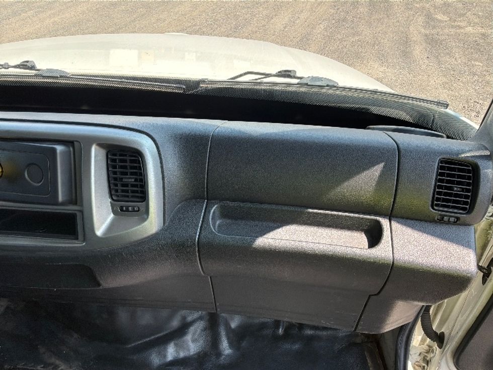 Medium Duty Box Truck-Light and Medium Duty Trucks-Hino-2016-338-Montreal-PQ-484,617\n\t\tkm-$ 15,000 - Image 21