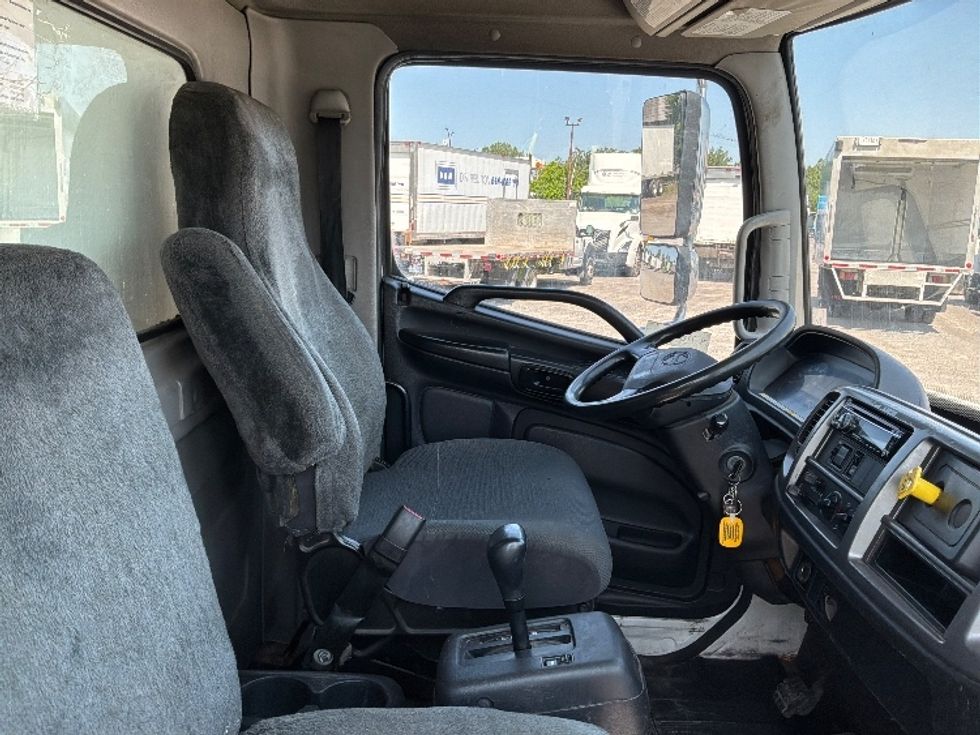 Medium Duty Box Truck-Light and Medium Duty Trucks-Hino-2016-338-Montreal-PQ-484,617\n\t\tkm-$ 15,000 - Image 22