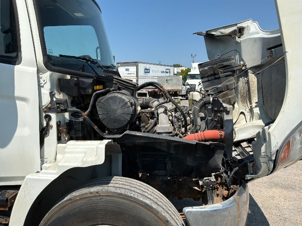 Medium Duty Box Truck-Light and Medium Duty Trucks-Hino-2016-338-Montreal-PQ-484,617\n\t\tkm-$ 15,000 - Image 23
