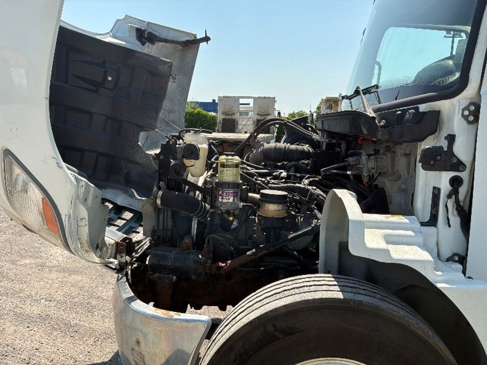 Medium Duty Box Truck-Light and Medium Duty Trucks-Hino-2016-338-Montreal-PQ-484,617\n\t\tkm-$ 15,000 - Image 24