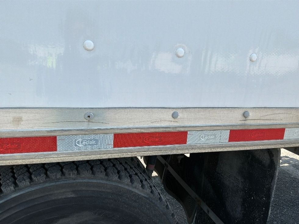Medium Duty Box Truck-Light and Medium Duty Trucks-Hino-2016-338-Montreal-PQ-484,617\n\t\tkm-$ 15,000 - Image 28