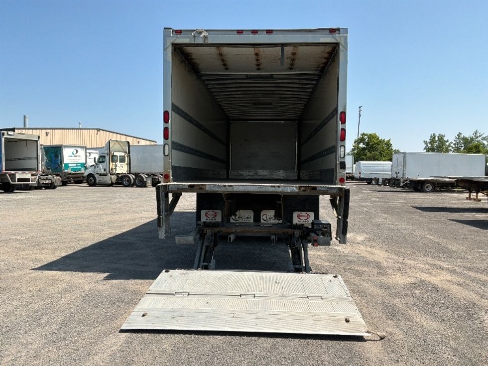 Medium Duty Box Truck-Light and Medium Duty Trucks-Hino-2016-338-Montreal-PQ-484,617\n\t\tkm-$ 15,000 - Image 9