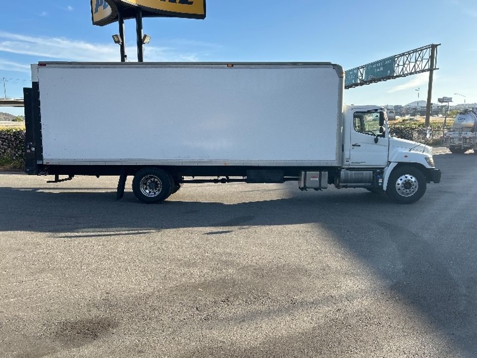 Medium Duty Box Truck-Light and Medium Duty Trucks-Hino-2016-338-San Diego-CA-103,140\n\t\tmiles-$ 45,500 - Image 15