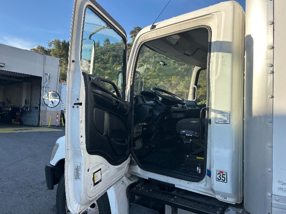 Medium Duty Box Truck-Light and Medium Duty Trucks-Hino-2016-338-San Diego-CA-103,140\n\t\tmiles-$ 45,500 - Image 16