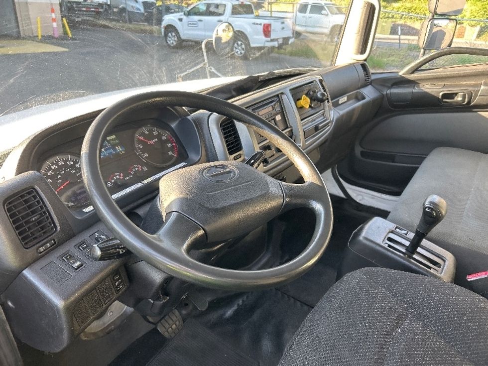 Medium Duty Box Truck-Light and Medium Duty Trucks-Hino-2016-338-San Diego-CA-103,140\n\t\tmiles-$ 45,500 - Image 17