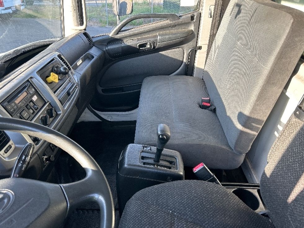 Medium Duty Box Truck-Light and Medium Duty Trucks-Hino-2016-338-San Diego-CA-103,140\n\t\tmiles-$ 45,500 - Image 19