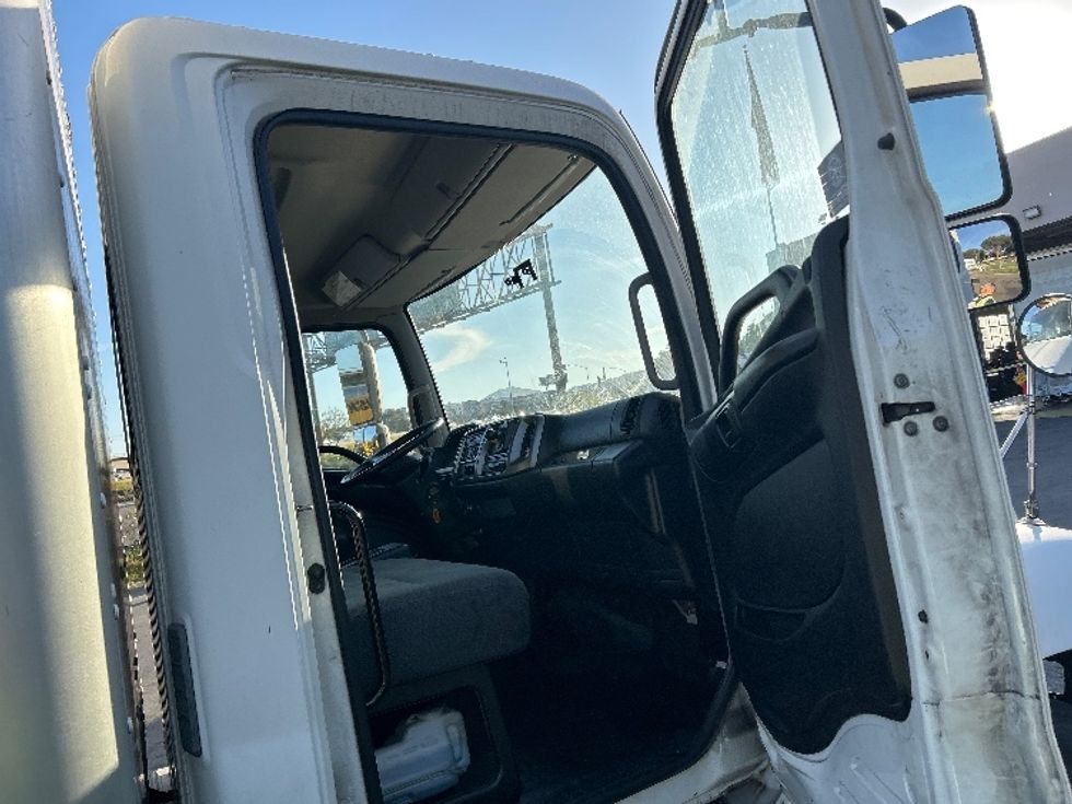 Medium Duty Box Truck-Light and Medium Duty Trucks-Hino-2016-338-San Diego-CA-103,140\n\t\tmiles-$ 45,500 - Image 20