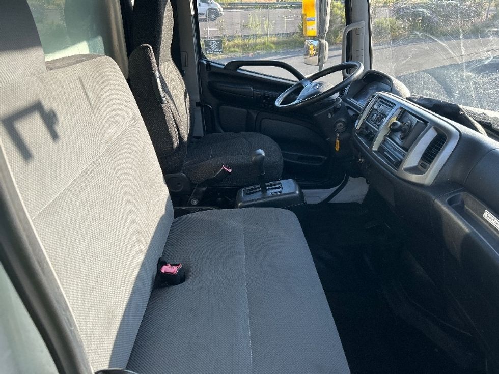 Medium Duty Box Truck-Light and Medium Duty Trucks-Hino-2016-338-San Diego-CA-103,140\n\t\tmiles-$ 45,500 - Image 22