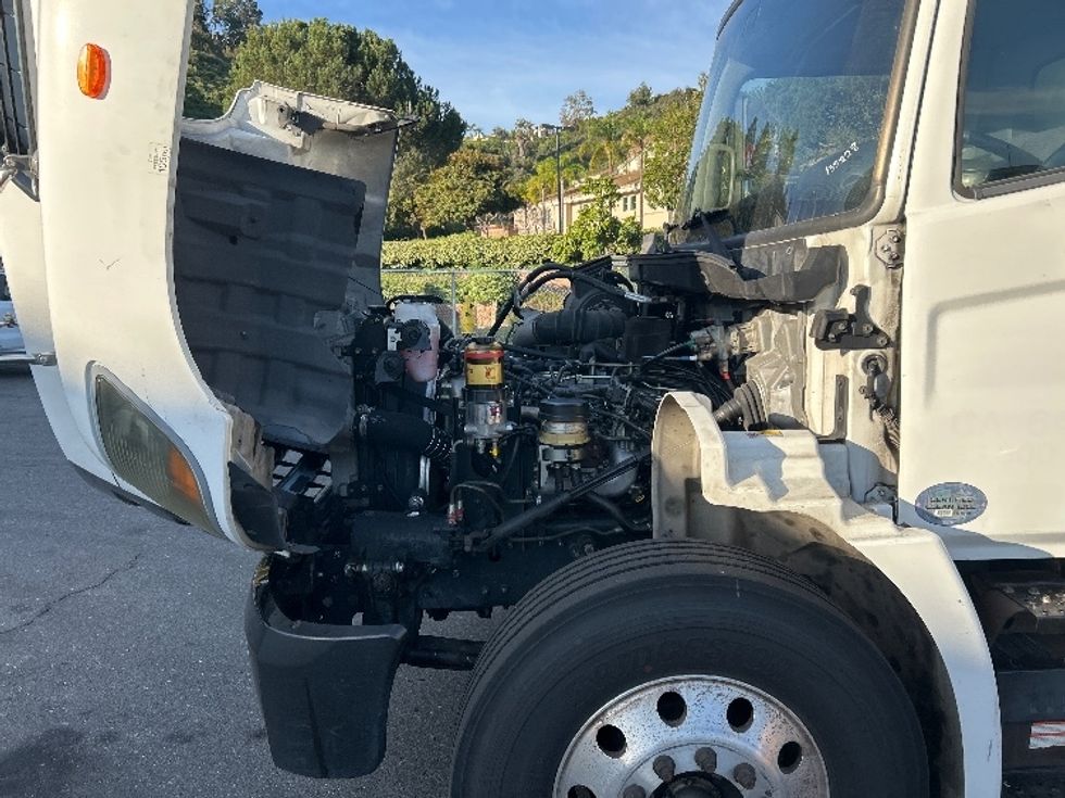 Medium Duty Box Truck-Light and Medium Duty Trucks-Hino-2016-338-San Diego-CA-103,140\n\t\tmiles-$ 45,500 - Image 24