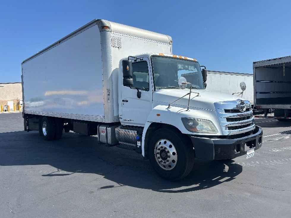 Medium Duty Box Truck-Light and Medium Duty Trucks-Hino-2016-338-Torrance-CA-108,230\n\t\tmiles-$ 45,500 - Image 1