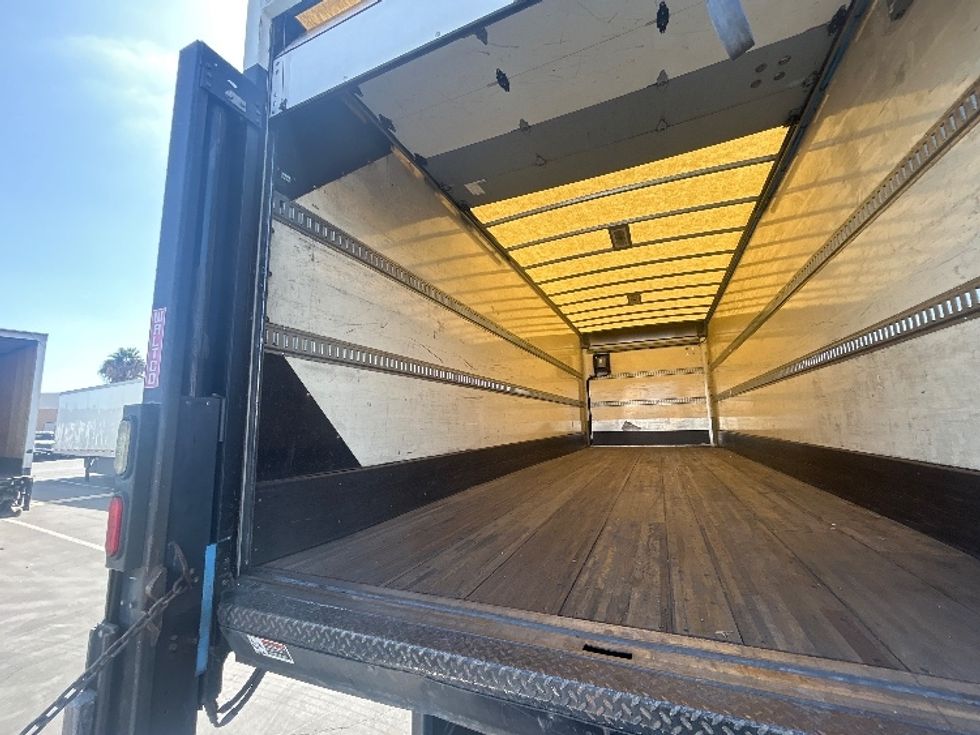 Medium Duty Box Truck-Light and Medium Duty Trucks-Hino-2016-338-Torrance-CA-108,230\n\t\tmiles-$ 45,500 - Image 11