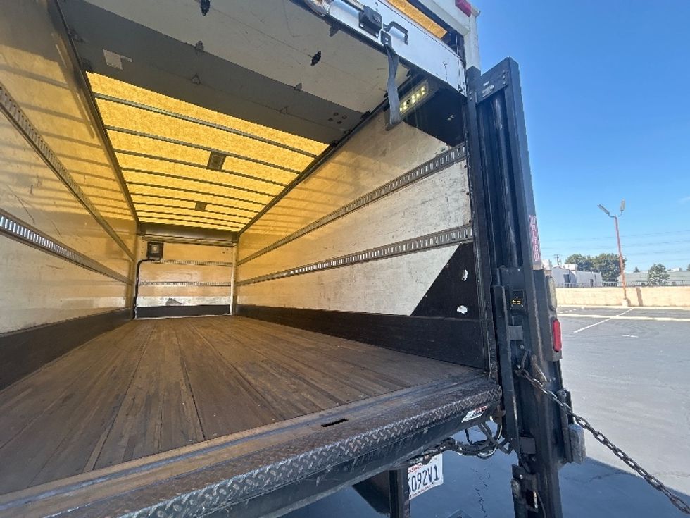Medium Duty Box Truck-Light and Medium Duty Trucks-Hino-2016-338-Torrance-CA-108,230\n\t\tmiles-$ 45,500 - Image 12