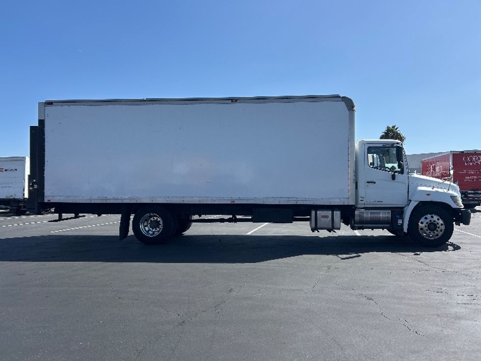 Medium Duty Box Truck-Light and Medium Duty Trucks-Hino-2016-338-Torrance-CA-108,230\n\t\tmiles-$ 45,500 - Image 15