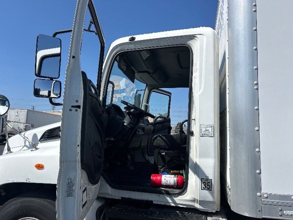 Medium Duty Box Truck-Light and Medium Duty Trucks-Hino-2016-338-Torrance-CA-108,230\n\t\tmiles-$ 45,500 - Image 16
