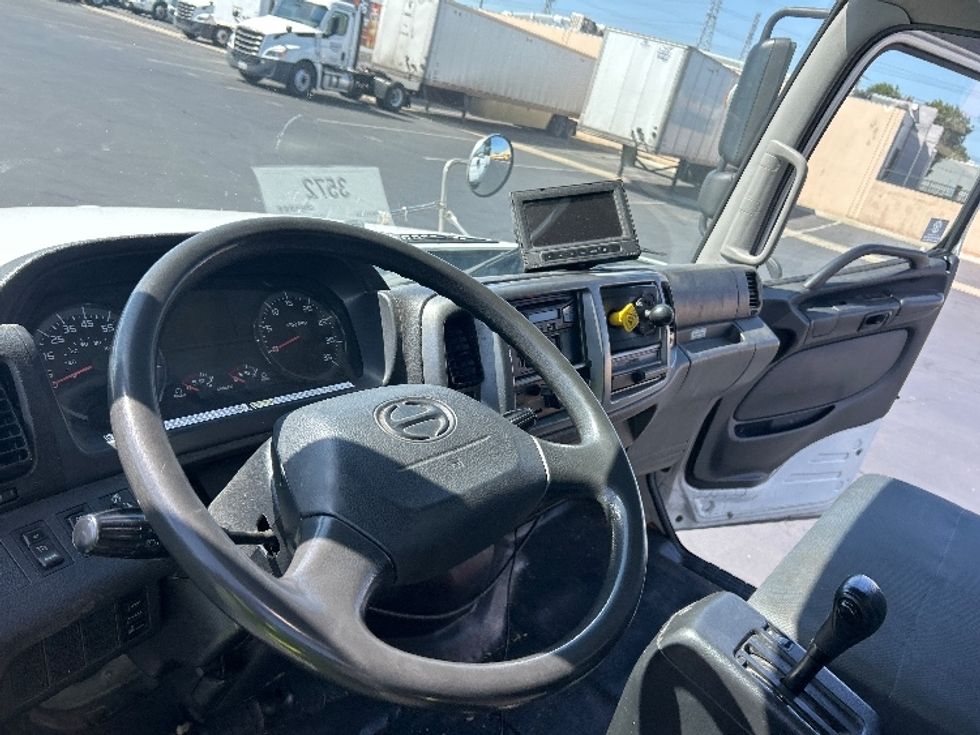 Medium Duty Box Truck-Light and Medium Duty Trucks-Hino-2016-338-Torrance-CA-108,230\n\t\tmiles-$ 45,500 - Image 17