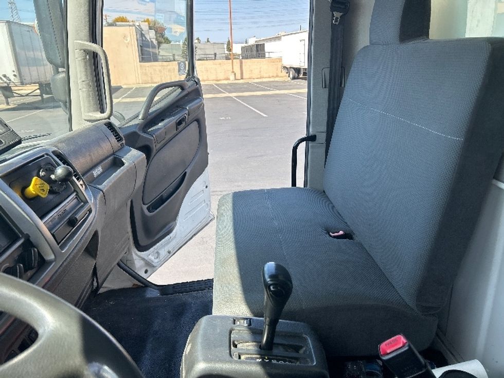Medium Duty Box Truck-Light and Medium Duty Trucks-Hino-2016-338-Torrance-CA-108,230\n\t\tmiles-$ 45,500 - Image 19