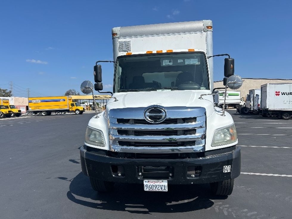 Medium Duty Box Truck-Light and Medium Duty Trucks-Hino-2016-338-Torrance-CA-108,230\n\t\tmiles-$ 45,500 - Image 2