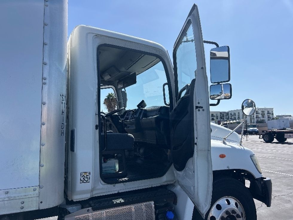Medium Duty Box Truck-Light and Medium Duty Trucks-Hino-2016-338-Torrance-CA-108,230\n\t\tmiles-$ 45,500 - Image 20