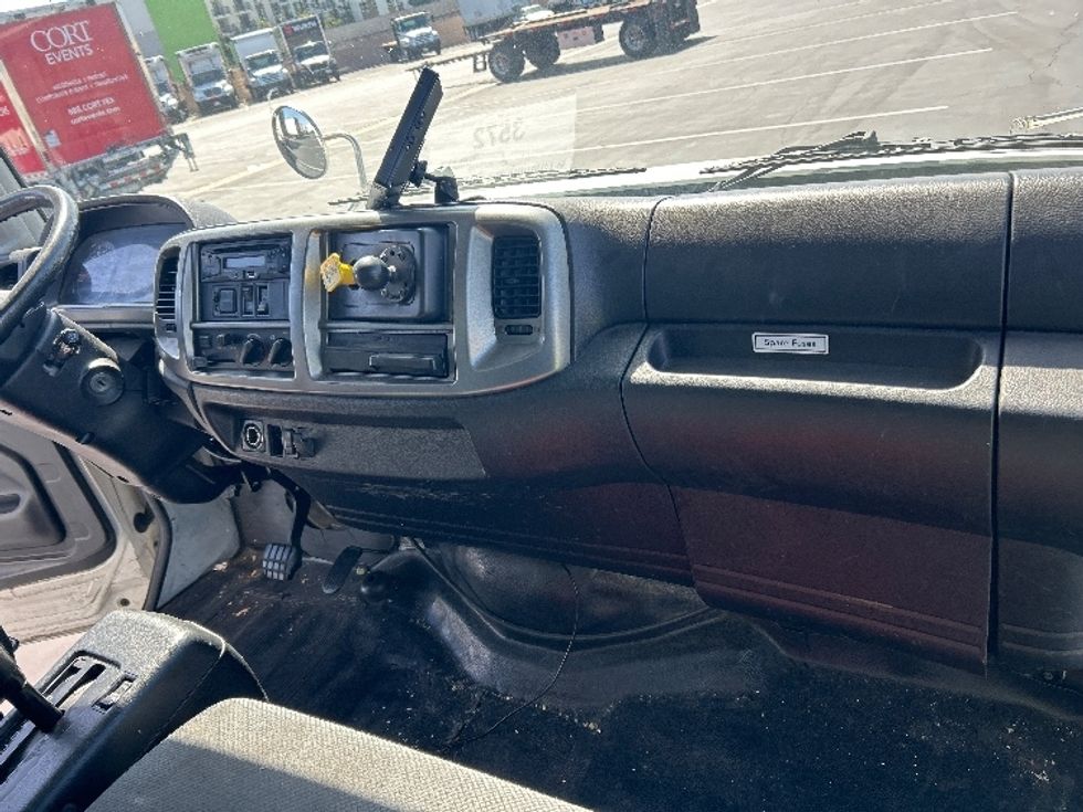 Medium Duty Box Truck-Light and Medium Duty Trucks-Hino-2016-338-Torrance-CA-108,230\n\t\tmiles-$ 45,500 - Image 21