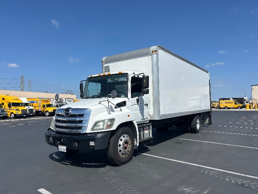 Medium Duty Box Truck-Light and Medium Duty Trucks-Hino-2016-338-Torrance-CA-108,230\n\t\tmiles-$ 45,500 - Image 3