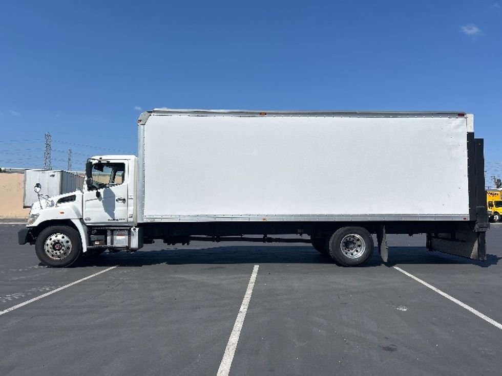 Medium Duty Box Truck-Light and Medium Duty Trucks-Hino-2016-338-Torrance-CA-108,230\n\t\tmiles-$ 45,500 - Image 4