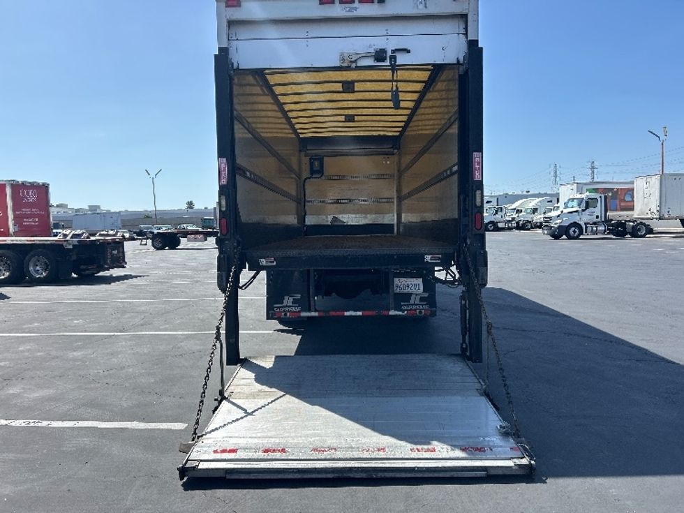 Medium Duty Box Truck-Light and Medium Duty Trucks-Hino-2016-338-Torrance-CA-108,230\n\t\tmiles-$ 45,500 - Image 8