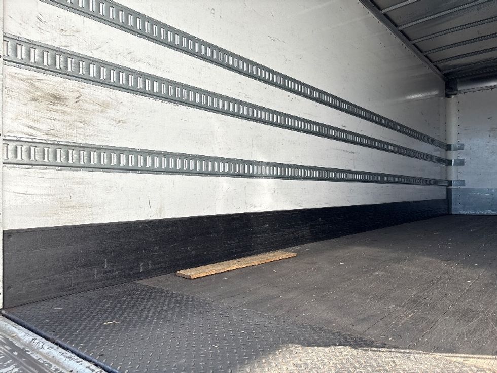 Medium Duty Box Truck-Light and Medium Duty Trucks-Hino-2016-338-Torrance-CA-209,382\n\t\tmiles-$ 31,250 - Image 11