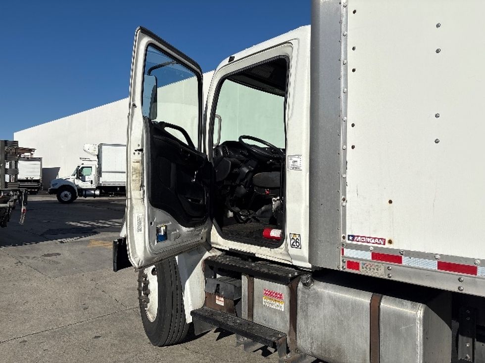 Medium Duty Box Truck-Light and Medium Duty Trucks-Hino-2016-338-Torrance-CA-209,382\n\t\tmiles-$ 31,250 - Image 16