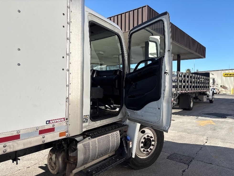 Medium Duty Box Truck-Light and Medium Duty Trucks-Hino-2016-338-Torrance-CA-209,382\n\t\tmiles-$ 31,250 - Image 20
