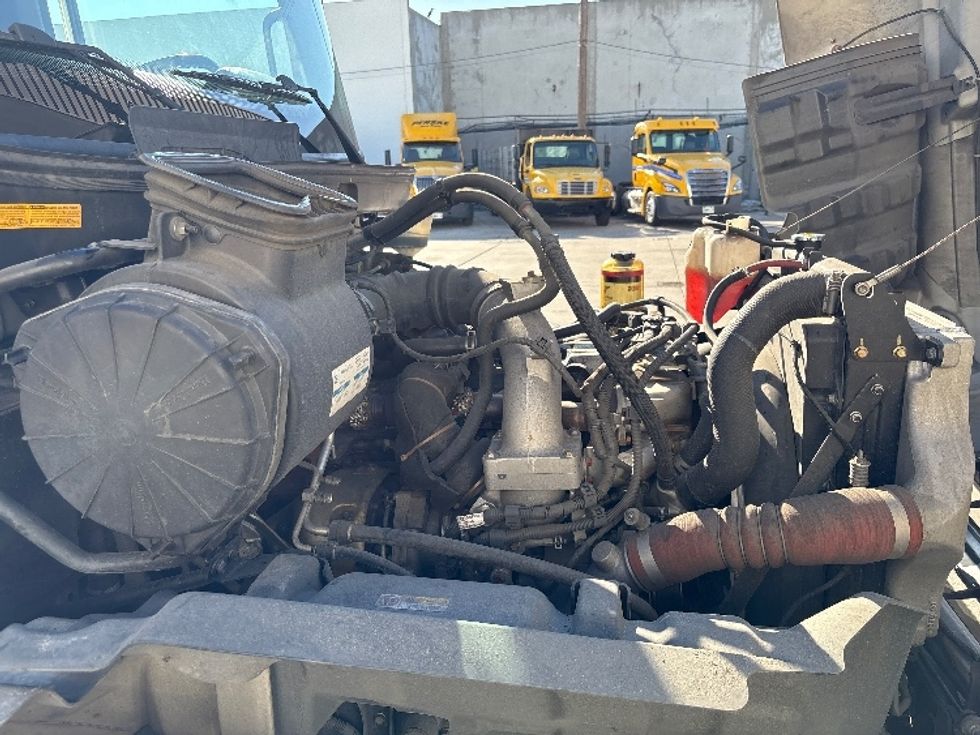 Medium Duty Box Truck-Light and Medium Duty Trucks-Hino-2016-338-Torrance-CA-209,382\n\t\tmiles-$ 31,250 - Image 22