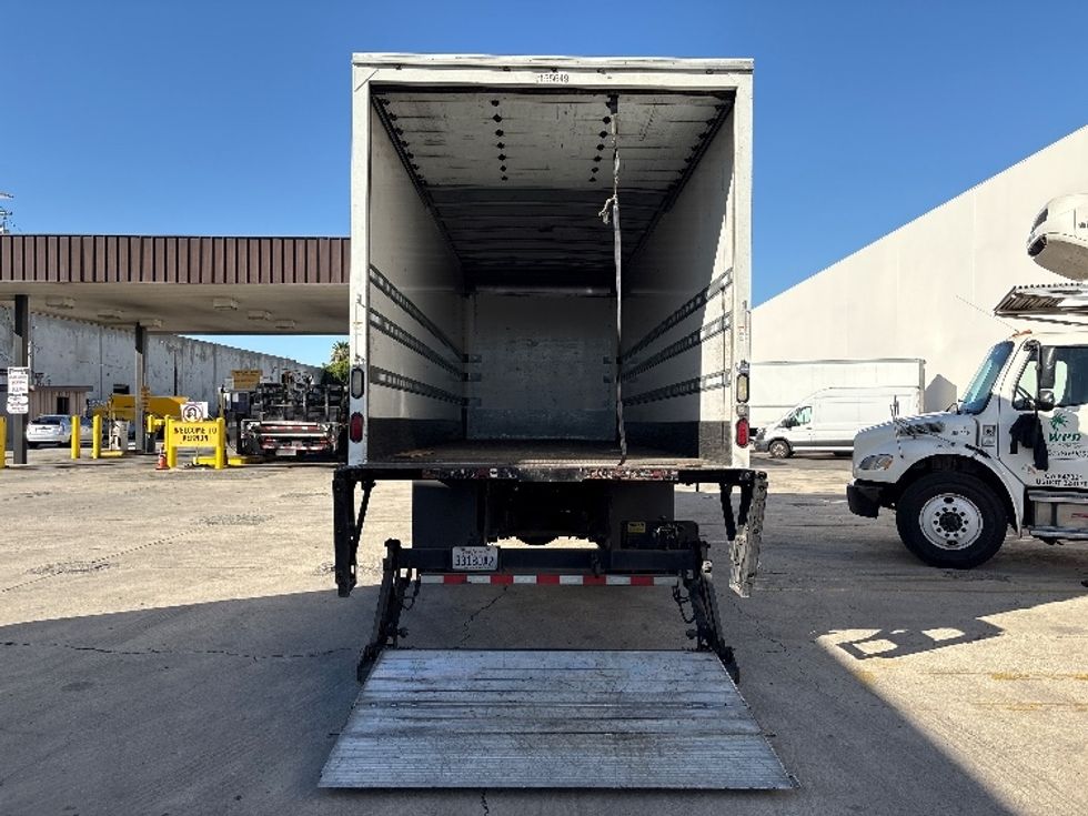 Medium Duty Box Truck-Light and Medium Duty Trucks-Hino-2016-338-Torrance-CA-209,382\n\t\tmiles-$ 31,250 - Image 9