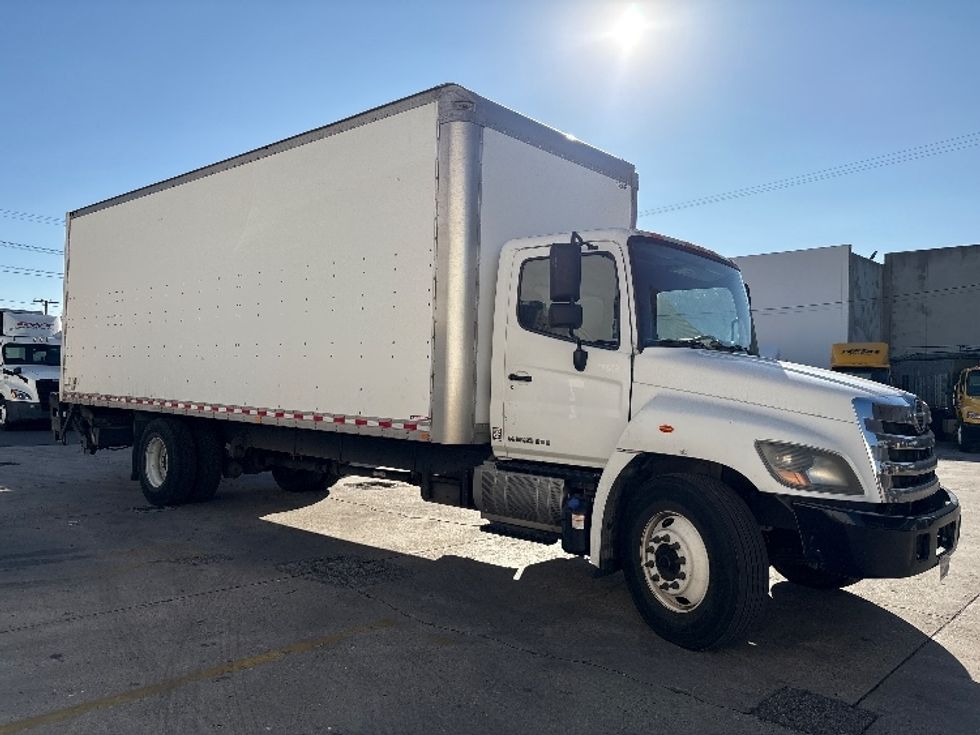 Medium Duty Box Truck-Light and Medium Duty Trucks-Hino-2016-338-Torrance-CA-209,615\n\t\tmiles-$ 31,250 - Image 1