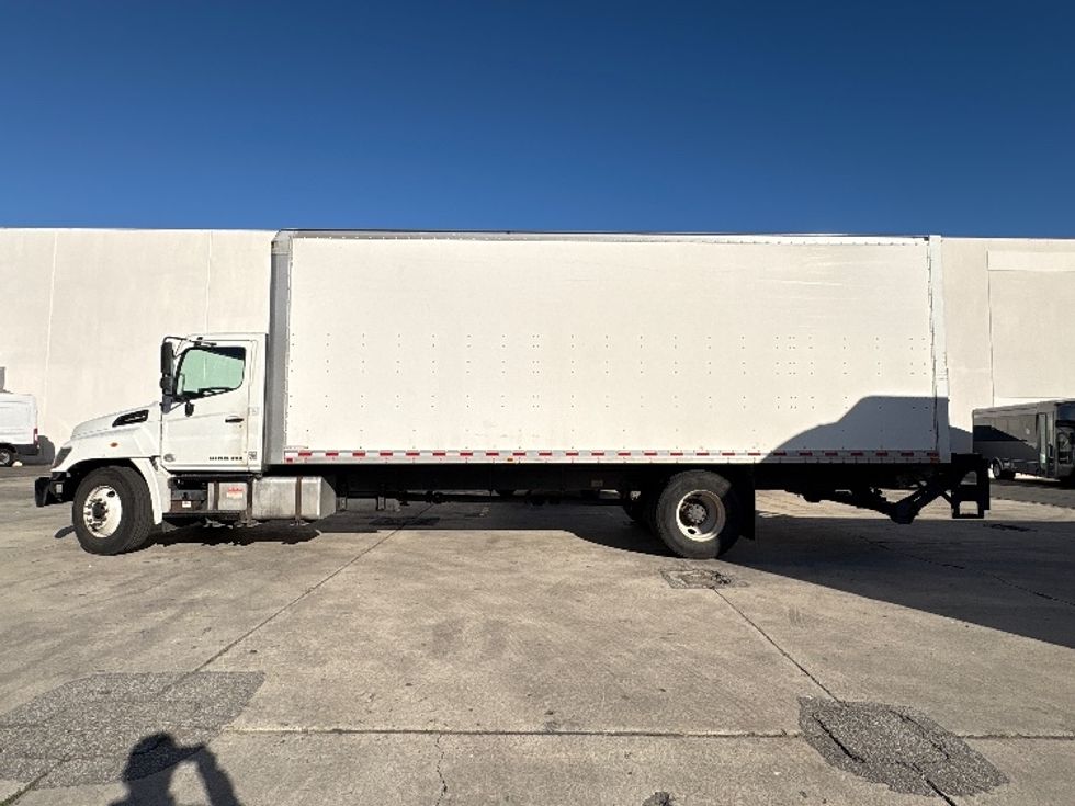 Medium Duty Box Truck-Light and Medium Duty Trucks-Hino-2016-338-Torrance-CA-209,615\n\t\tmiles-$ 31,250 - Image 4
