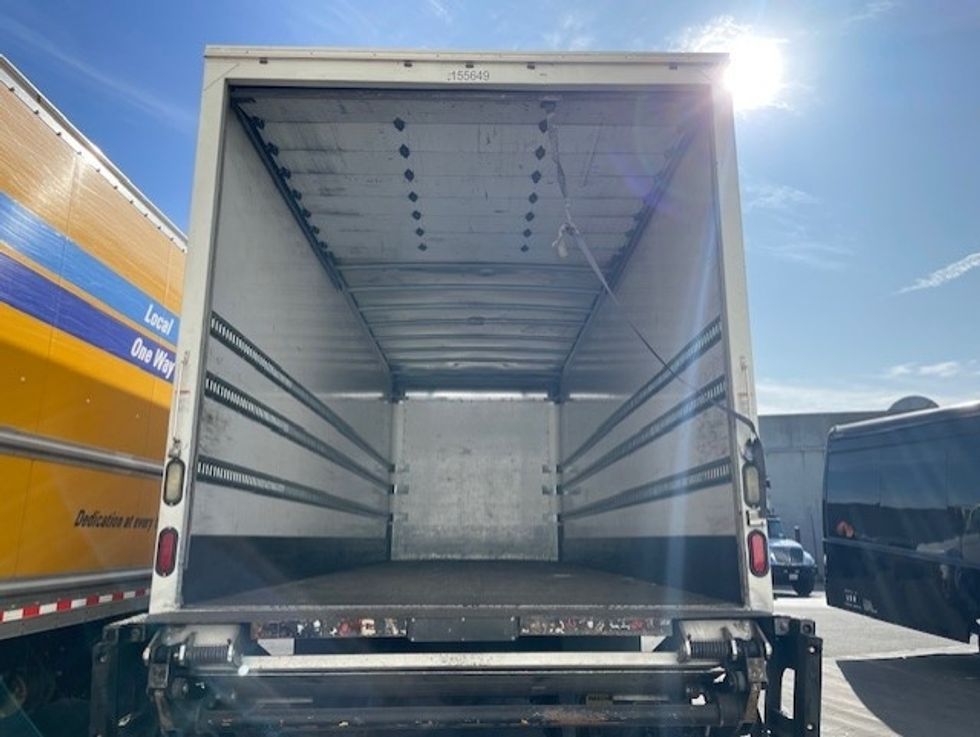 Medium Duty Box Truck-Light and Medium Duty Trucks-Hino-2016-338-Torrance-CA-209,615\n\t\tmiles-$ 31,250 - Image 8