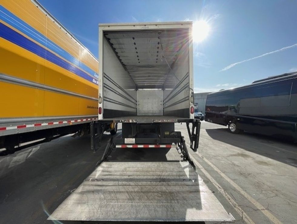 Medium Duty Box Truck-Light and Medium Duty Trucks-Hino-2016-338-Torrance-CA-209,615\n\t\tmiles-$ 31,250 - Image 9